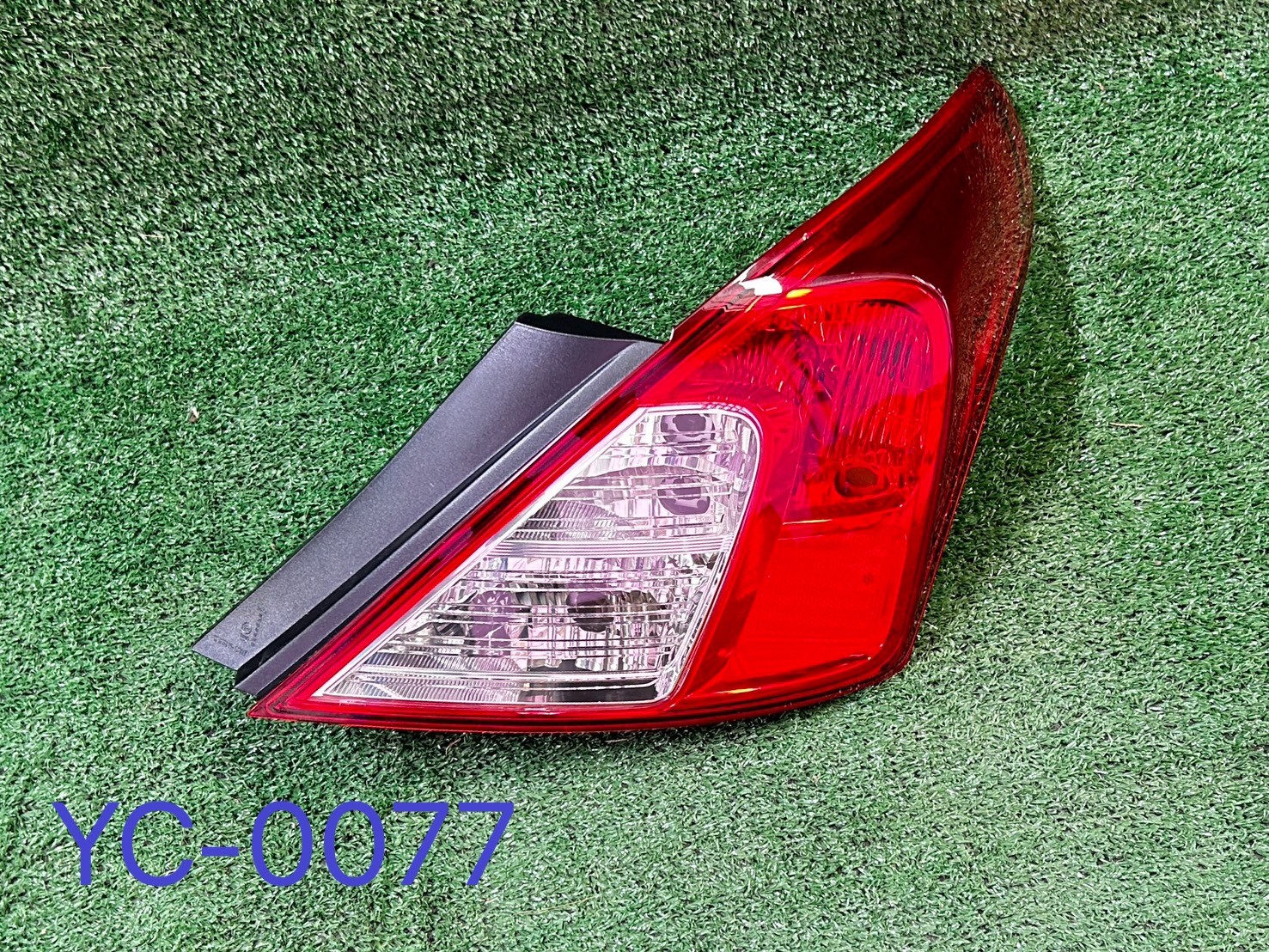 ไฟท้าย R Nissan Almera 2012 ของเทียม