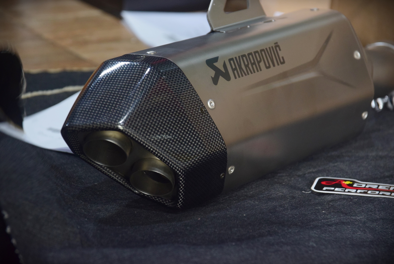 ท่อ Akrapovic สลิปออน สำหรับ R1300 GS 2024+ ไทเทเนียม (For Exhibition only)