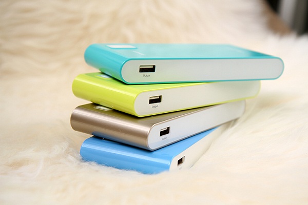 PISEN แบตสำรองแท้ 9,600 mAh พาวเวอร์แบงค์ Color Power รุ่น TS-D158 สวิตซ์ไฟ LED เก็บประจุเต็มที่ได้ยาวนาน USB 5V-2A ชาร์จแบตมือถือได้มากกว่า 10 ครั้ง พกพาสะดวก - สีเหลือง