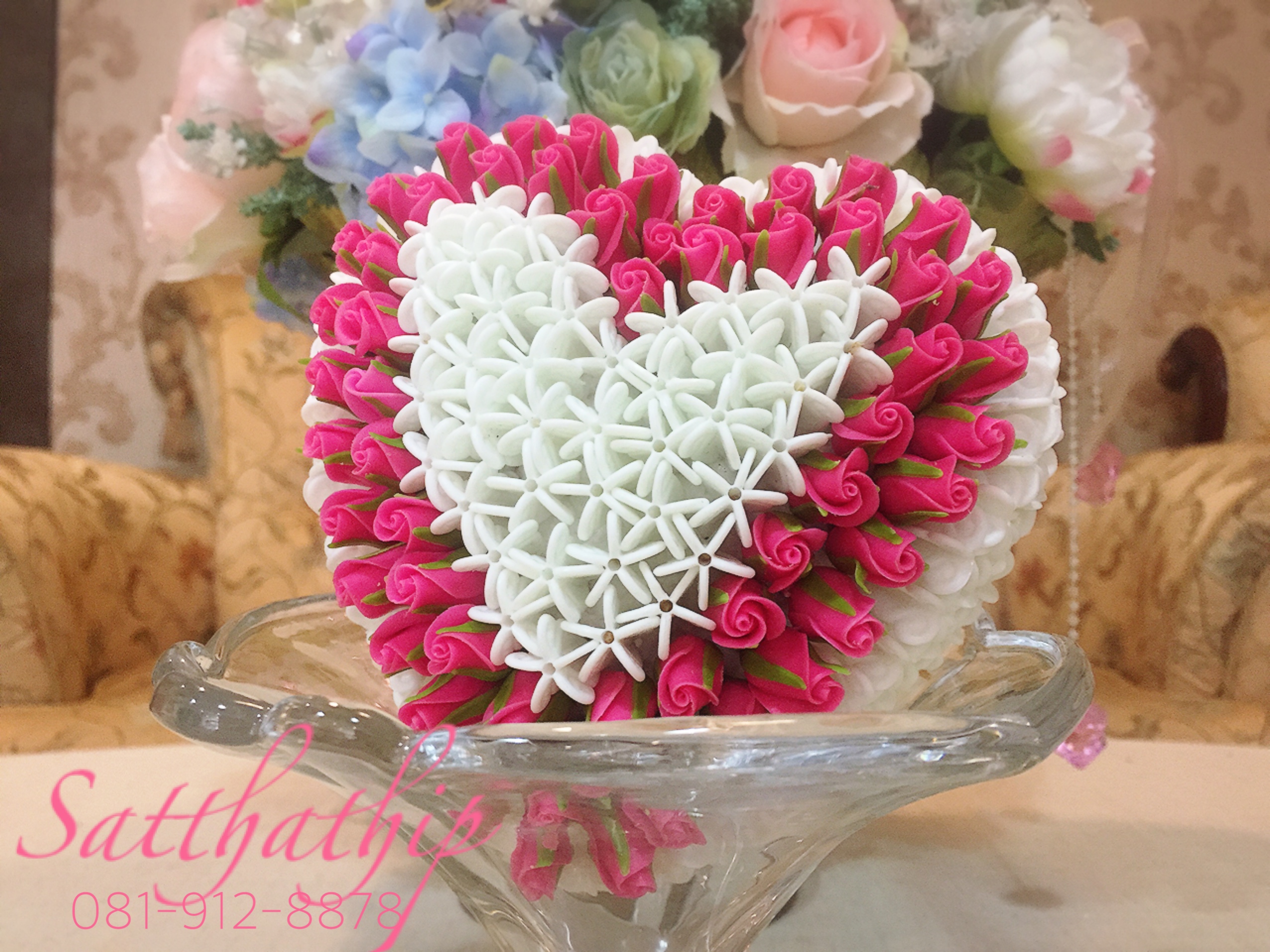 หัวใจดอกรักประดิษฐ์ (ปักดอกกุหลาบ ประดิษฐ์จากดิน)/ พานรับน้ำสังข์รูปหัวใจ/ พานรองแหวนหมั้น – ของชำร่วยงานแต่งงาน - Wedding souvenirs