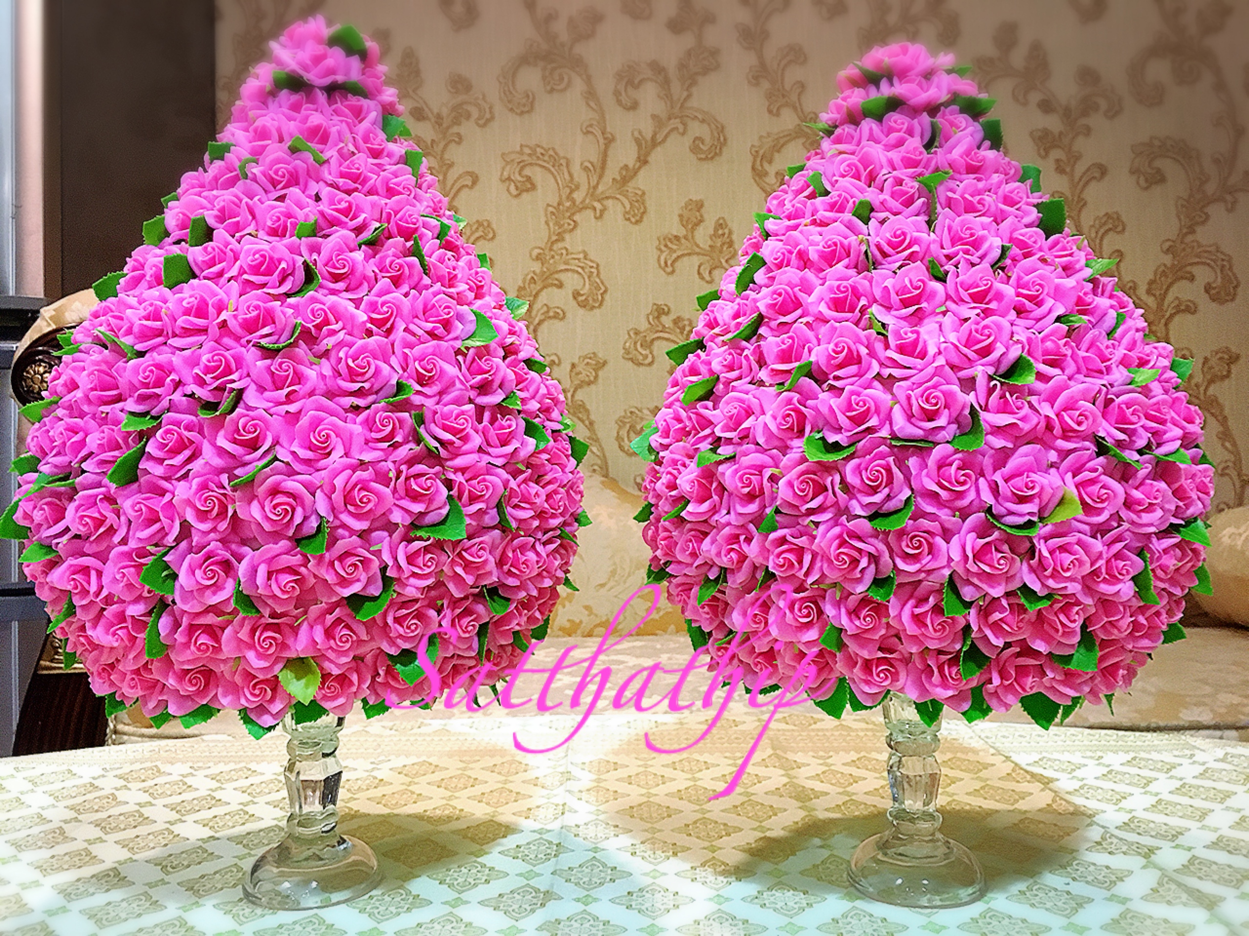 พานพุ่มดอกกุหลาบ ประดิษฐ์จากดิน [11 นิ้ว 12,600 บาท/คู่]