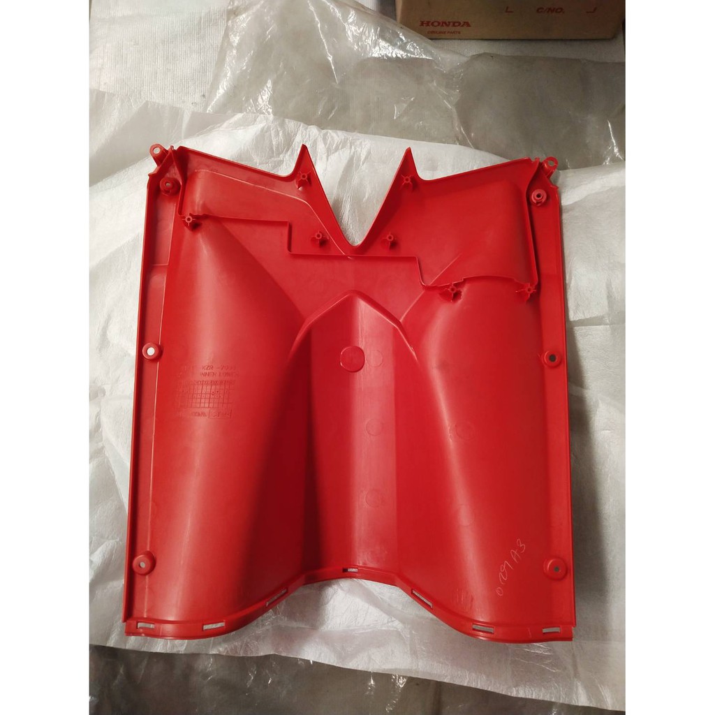 81141-KZR-700ZB ฝาครอบบังลมตัวในล่าง สีแดง CLICK125i 2014 ,ANC125B อะไหล่แท้ HONDA