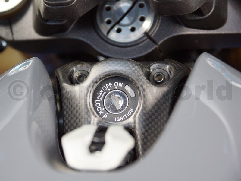 Carbon world- ครอบกุญแจคาร์บอน(Key guard carbon) สำหรับ Monster 821 2018+