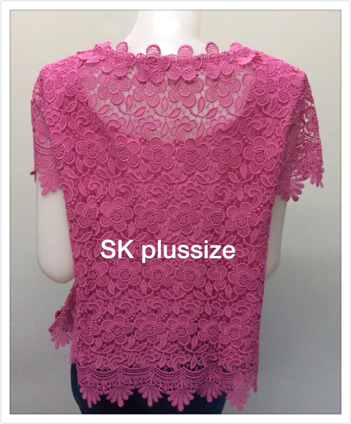 เสื้อลูกไม้ สีบานเย็น แขนสั้น รอบอก 46 นิ้ว