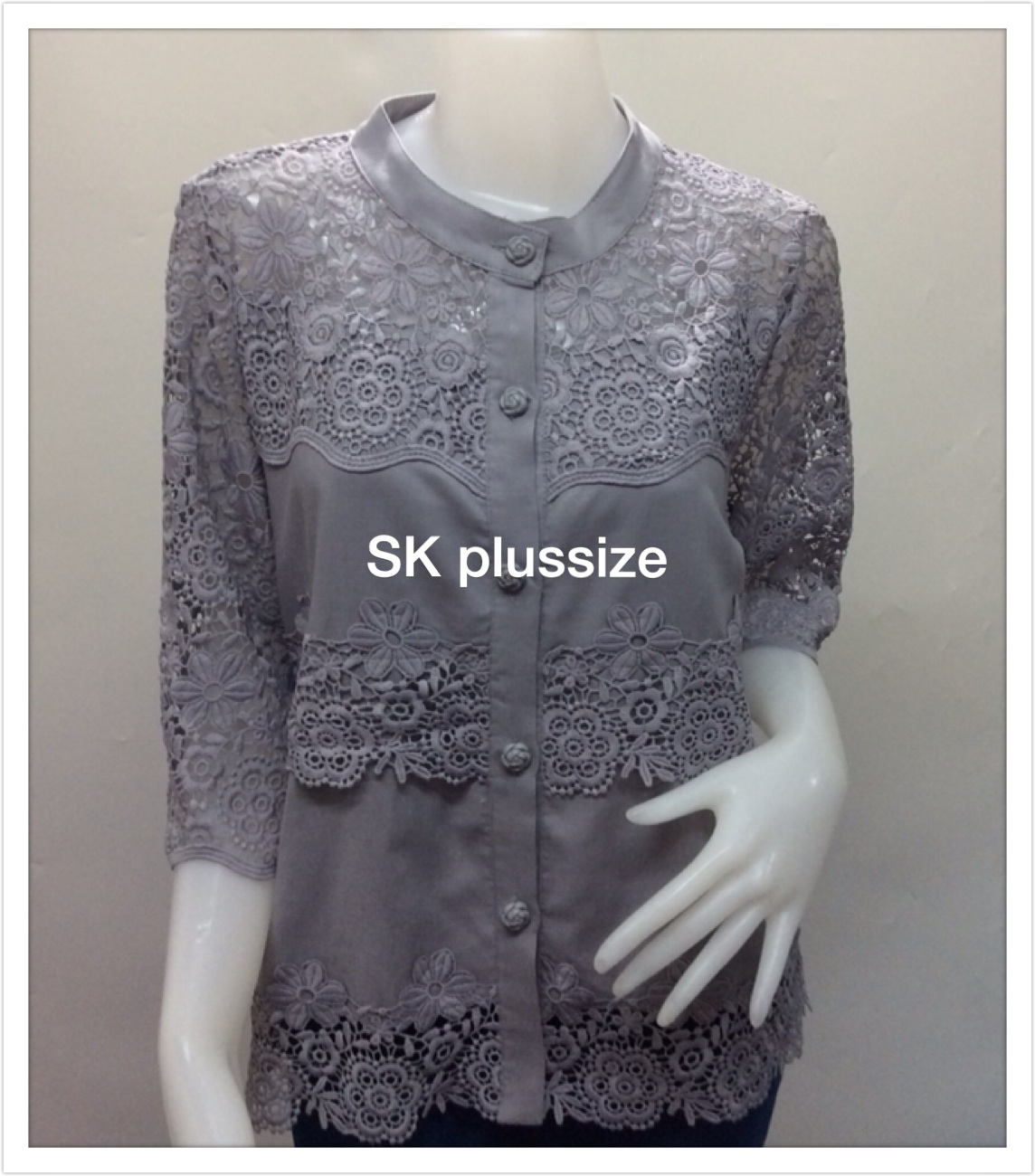 เสื้อลินินแต่งลูกไม้ คอตั้ง สีเทา รอบอก 52 นิ้ว