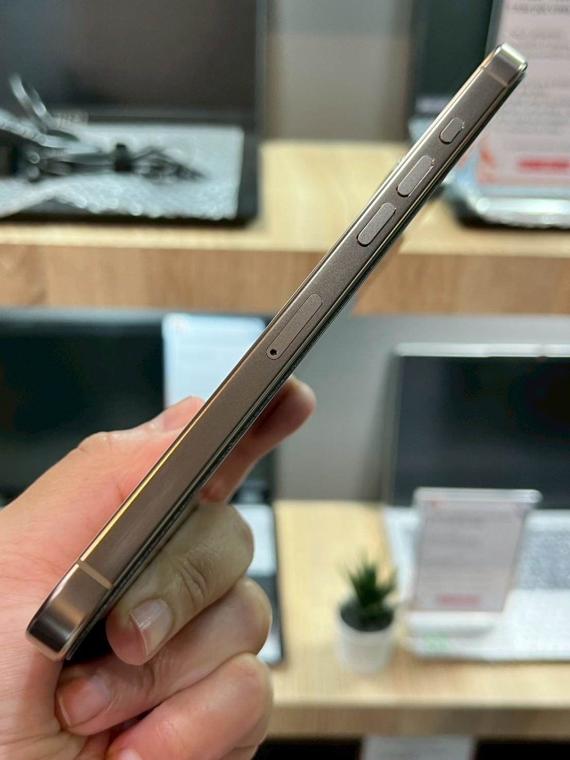 iPhone 16 Pro Max 256GB Desert Titanium