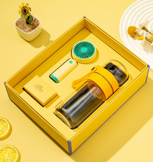 ชุดของขวัญปีใหม่,กระบอกน้ำใสพร้อมที่กรอง+พัดลมพกพา