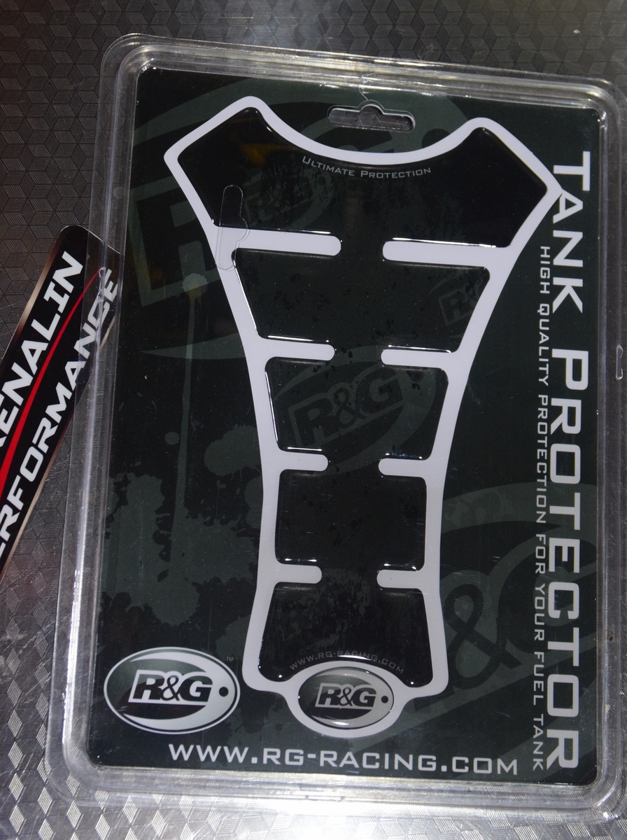 สติ๊กเกอร์ กันรอยถัง R&G racing สำหรับรถทุกรุ่น