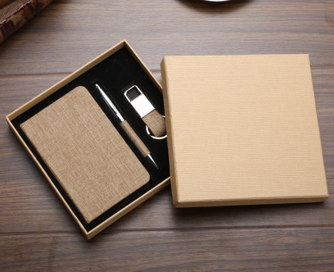 ชุดของขวัญปีใหม่,ชุดสมุด+ปากกา+ที่ห้อยพวงกุญแจ