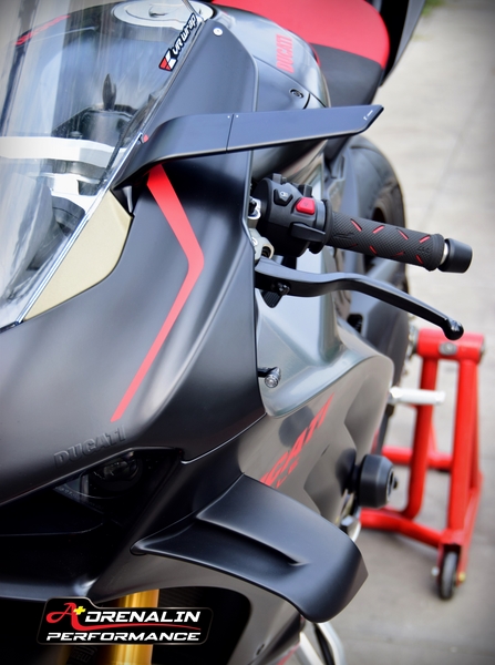 ไฟเลี้ยวหน้า Rizoma แบบ low profile สำหรับ Panigale v2