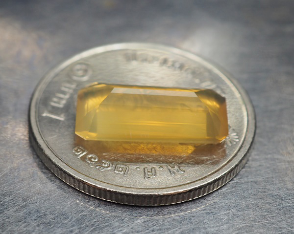 โอปอลเหลือง (Opal) 2.05 กะรัต