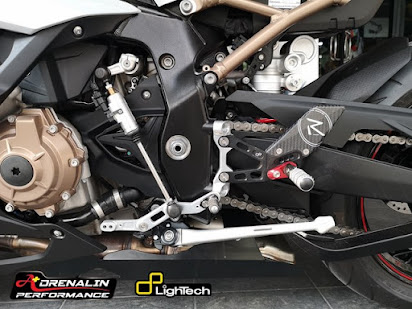 Lightech- เกียร์โยง (Rearsets) สำหรับ S1000RR 2020+ รุ่น R