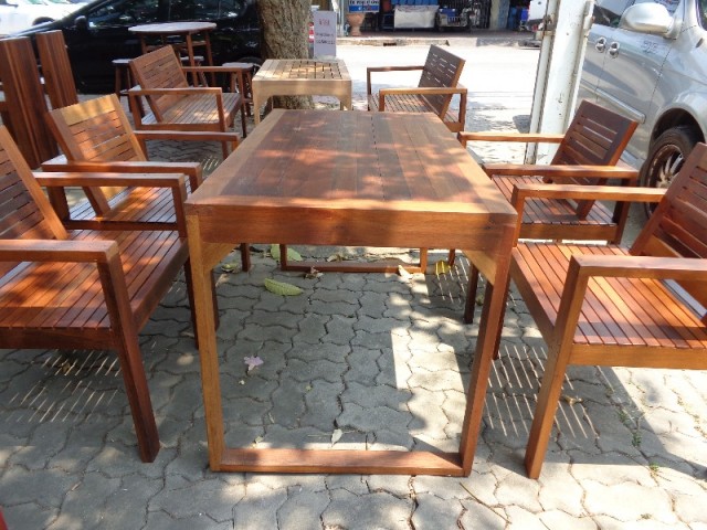 ชุดโต๊ะเก้าอี้สนามร้านอาหาร "OUTDOOR"