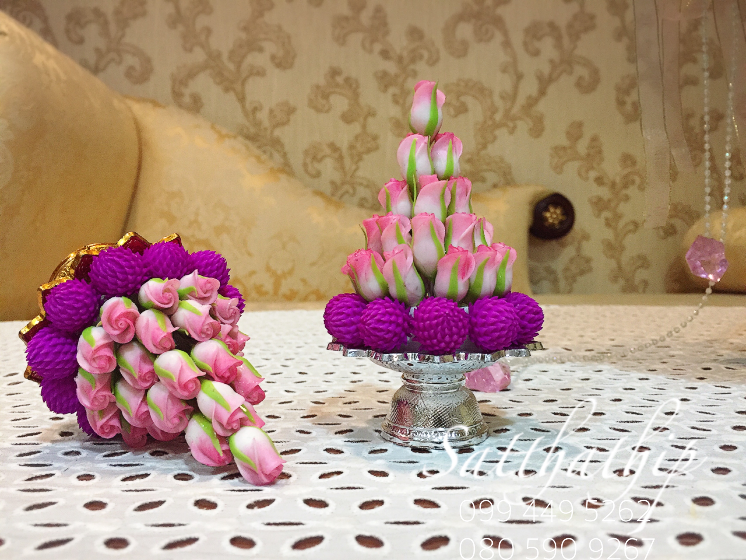 พานพุ่มดอกกุหลาบผสมดอกบานไม่รู้โรย ประดิษฐ์จากดิน [3 นิ้ว 650 บาท/คู่]