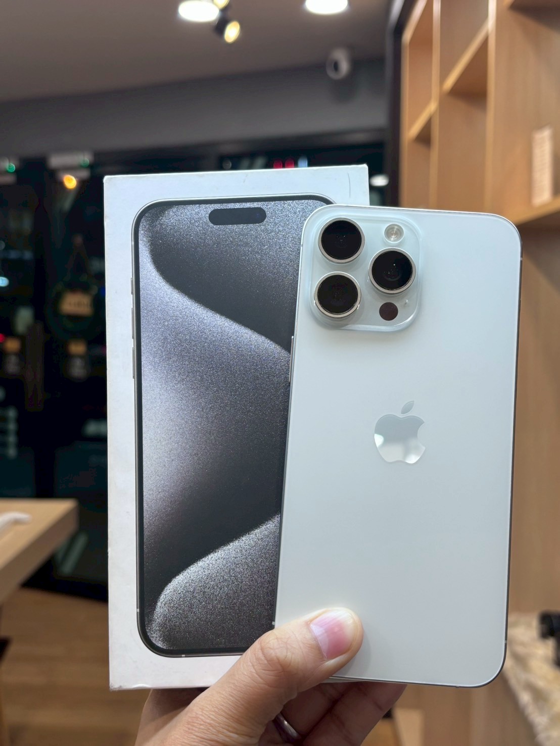 iPhone 15 Pro Max 256GB White Titanium