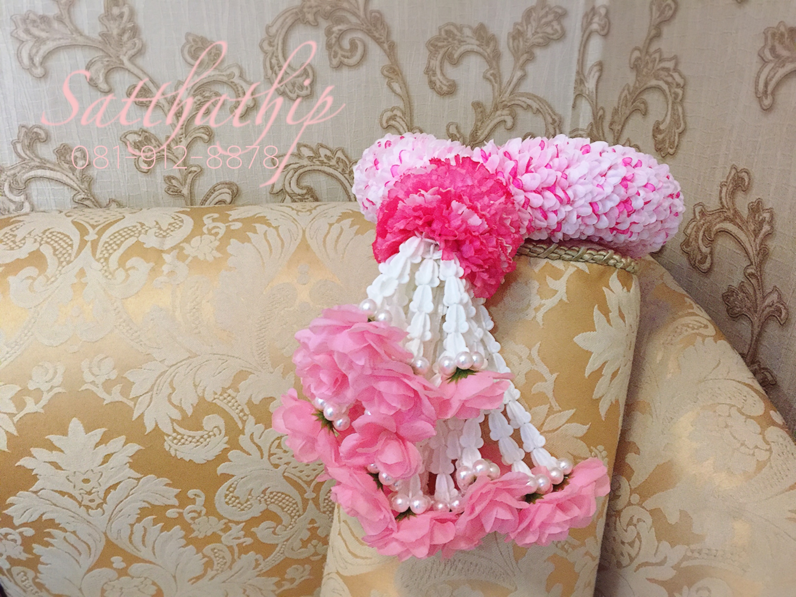 พวงมาลัยผ้า ดอกมัม (ร้อยด้วยกลีบ) สีขาว,ชมพู - พวงมาลัยผ้า - Fabric garland