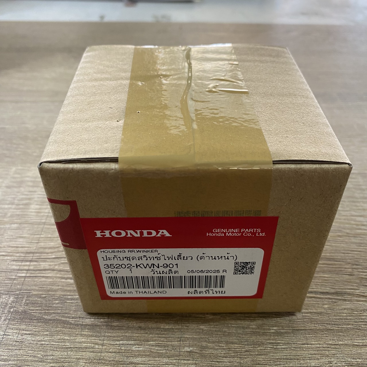 35202-KWN-901 ปะกับชุดสวิชท์ไฟเลี้ยว (ด้านหน้า) ww 125 สำหรับรุ่น Honda SCOOPY i ปี2010-2013 อะไหล่แท้ HONDA