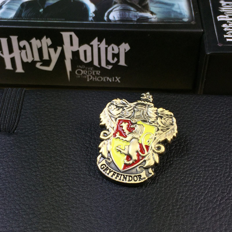 เข็มกลัดประจำบ้าน สำหรับนักเรียนฮอกวอตต์