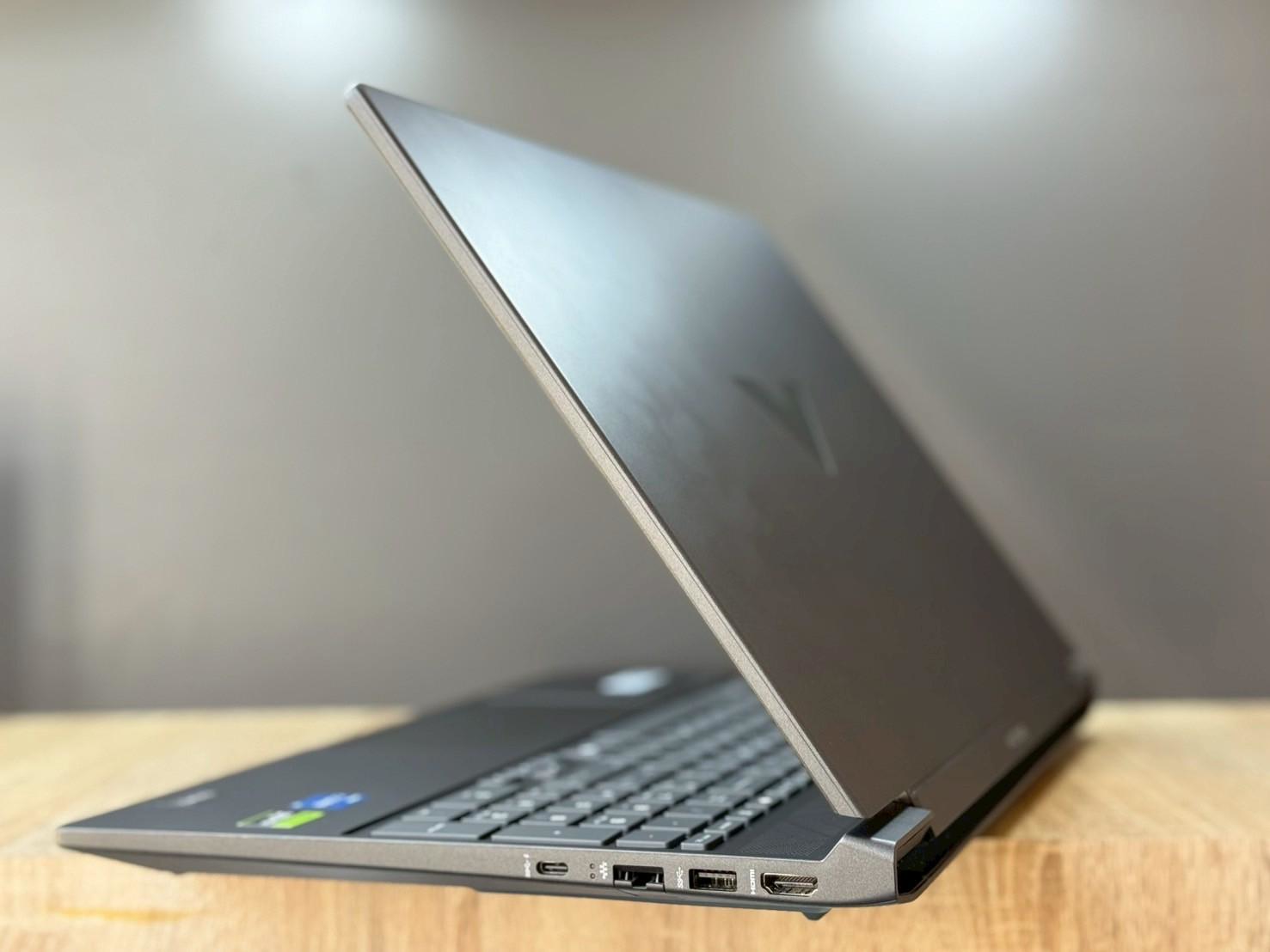 HP VICTUS 15-FA2713TX (MICA SILVER)