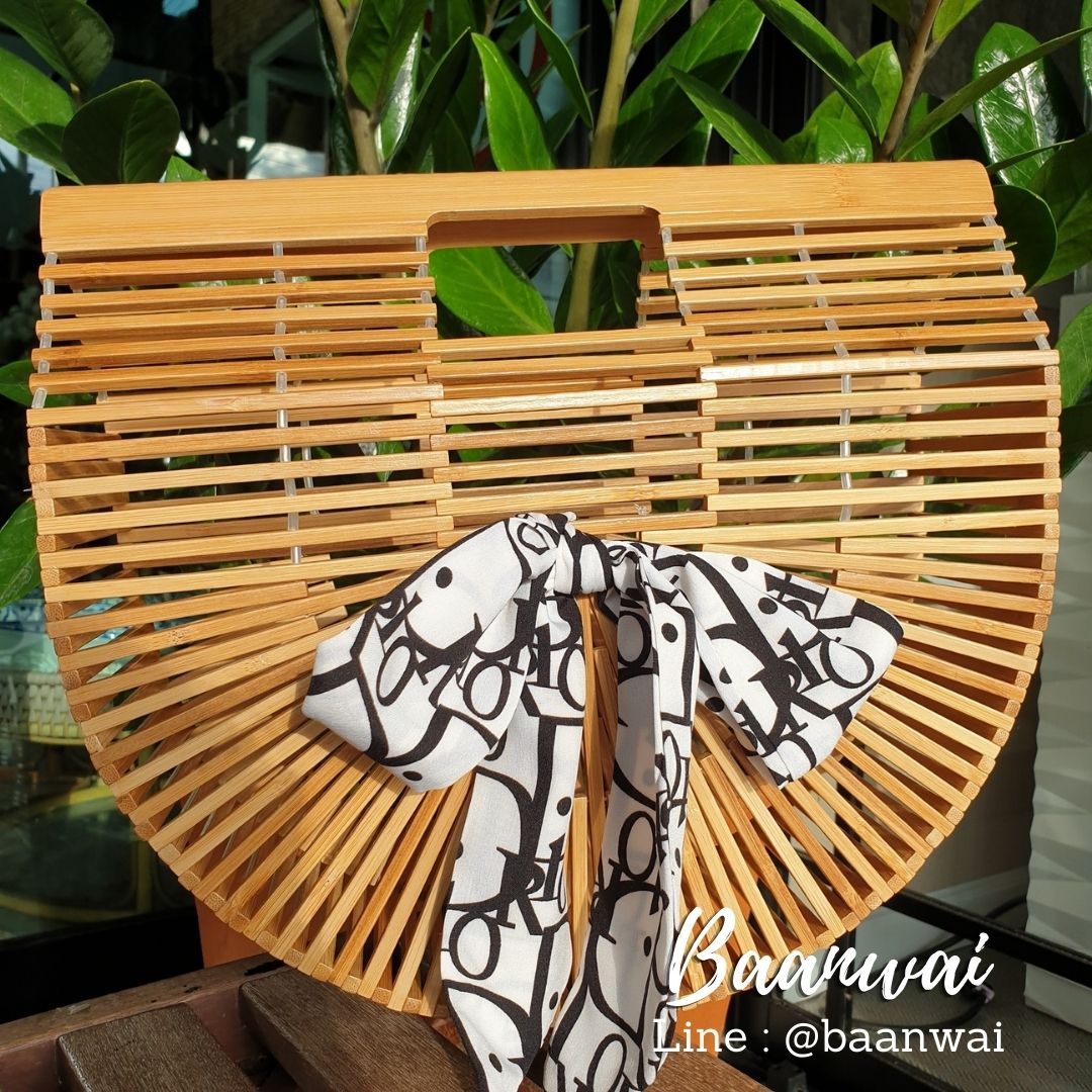 กระเป๋าสานไม้ไผ่ ทรงครึ่งวงกลม มี 2 ขนาด (โบว์ Random)