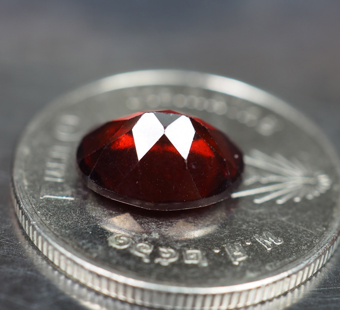 เฮสโซไนต์โกเมน (Hessonite) 2.80 กะรัตสีแดง