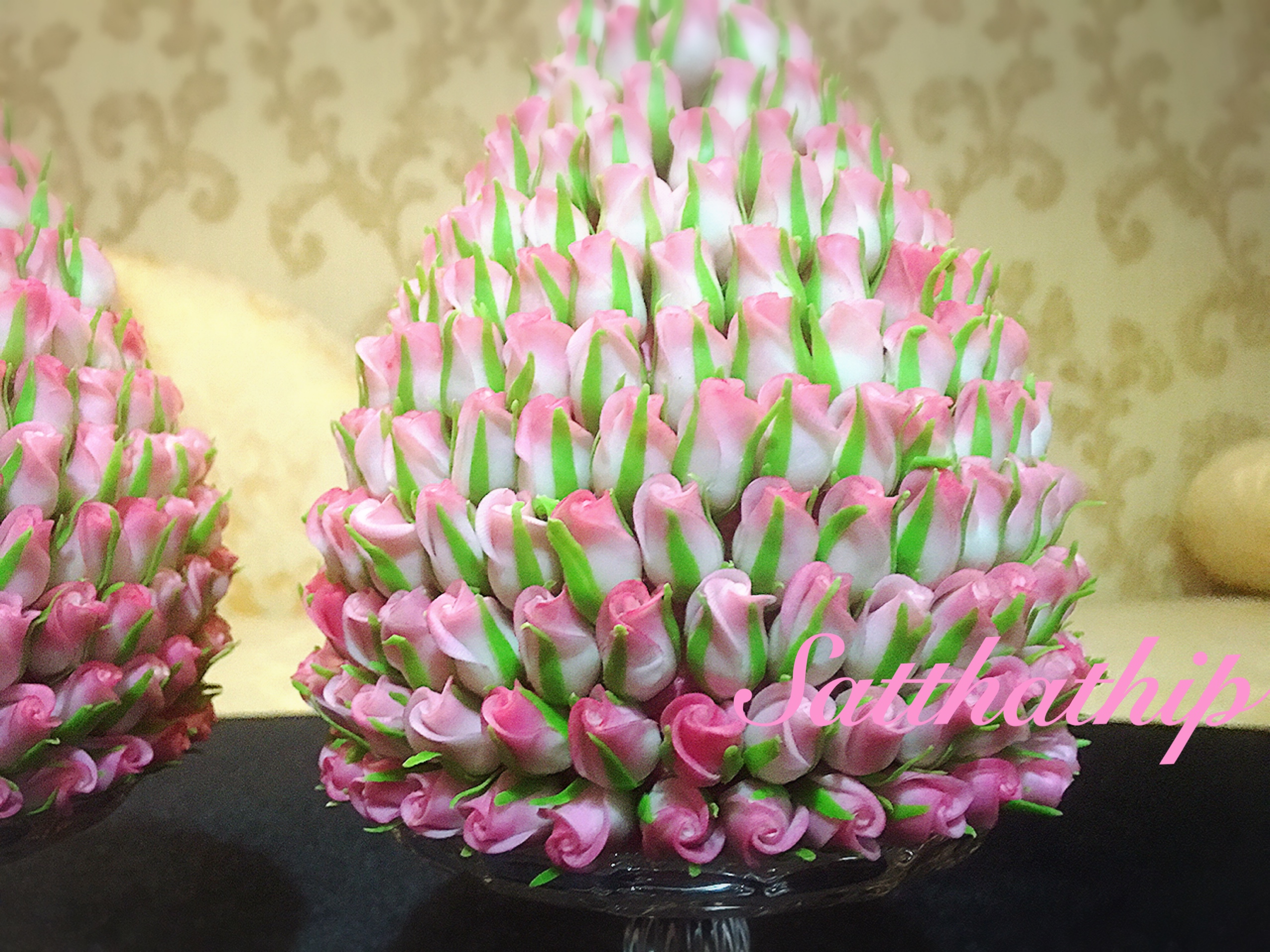 พานพุ่มดอกกุหลาบ ประดิษฐ์จากดิน [5 นิ้ว 2,700 บาท/คู่]