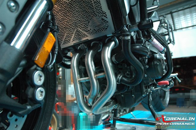 ท่อ Akrapovic full system Titanium สำหรับ FZ9, MT09, FJ09 (For Exhibition only)