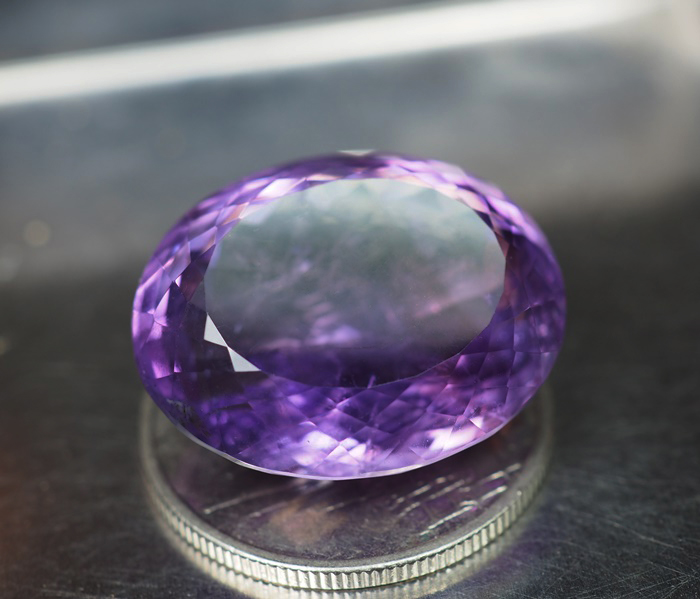 อะเมทิสต์สีม่วง (Purple Amethyst) 21.70 กะรัตขนาดใหญ่