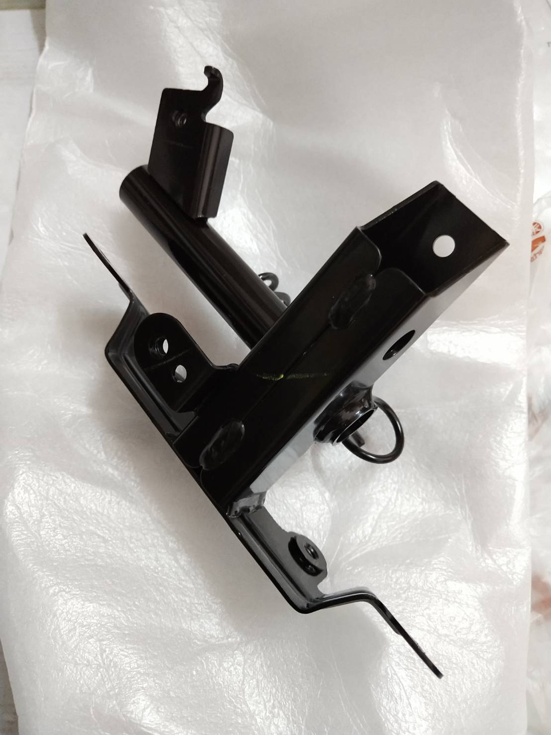 ขายึดบังลมหน้า FINO FI อะไหล่แท้ YAMAHA 1YC-F8356-00