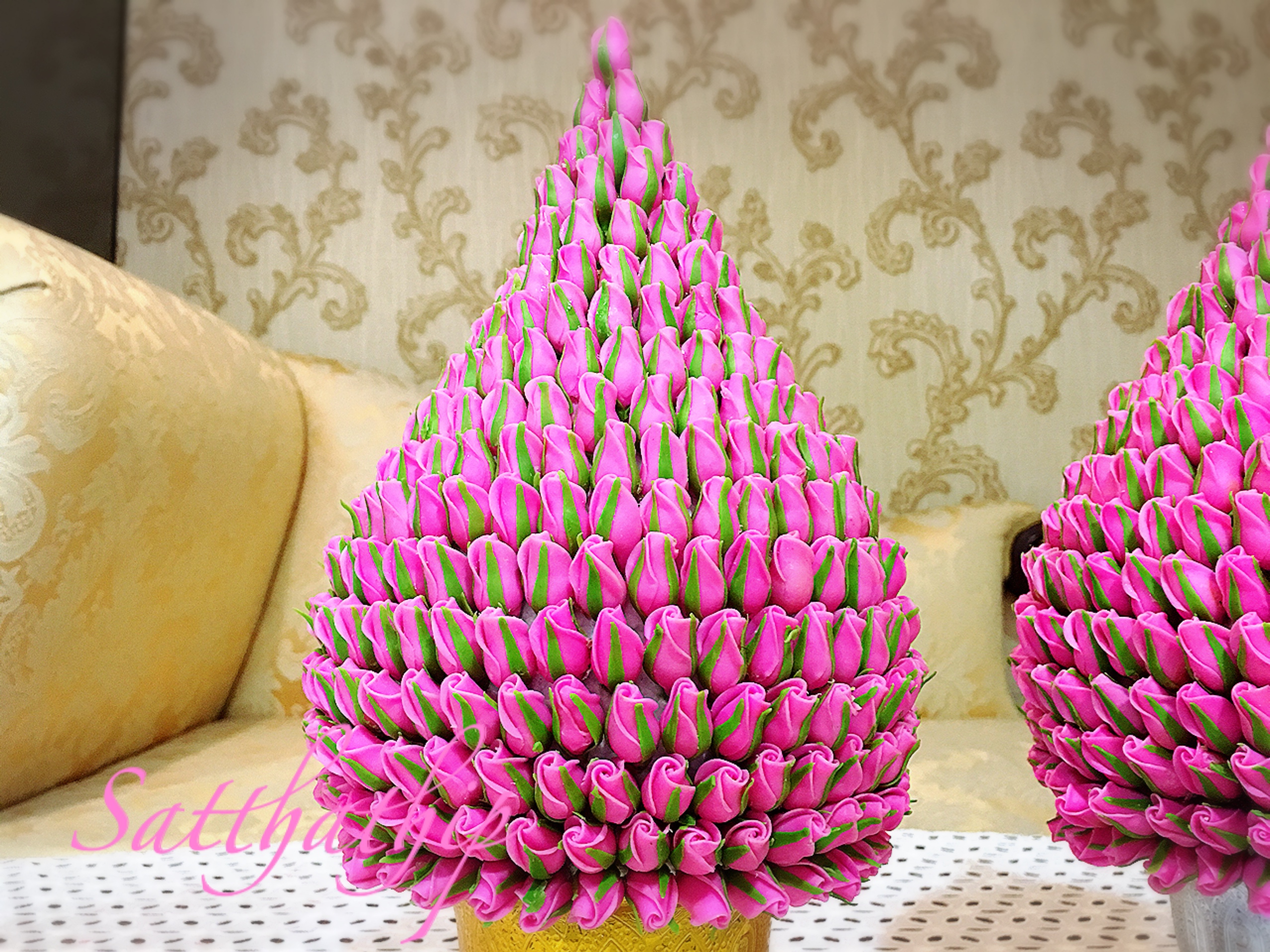 พานพุ่มดอกกุกลาบ (สีชมพู) ประดิษฐ์จากดิน - Phan bush