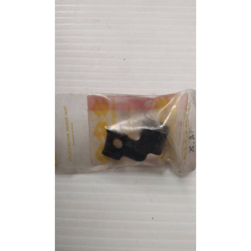 เหล็กรัดสายน้ำมันเบรค ตัวที่2 SMASH สำหรับรุ่น อะไหล่แท้ SUZUKI 59245-09G00-000