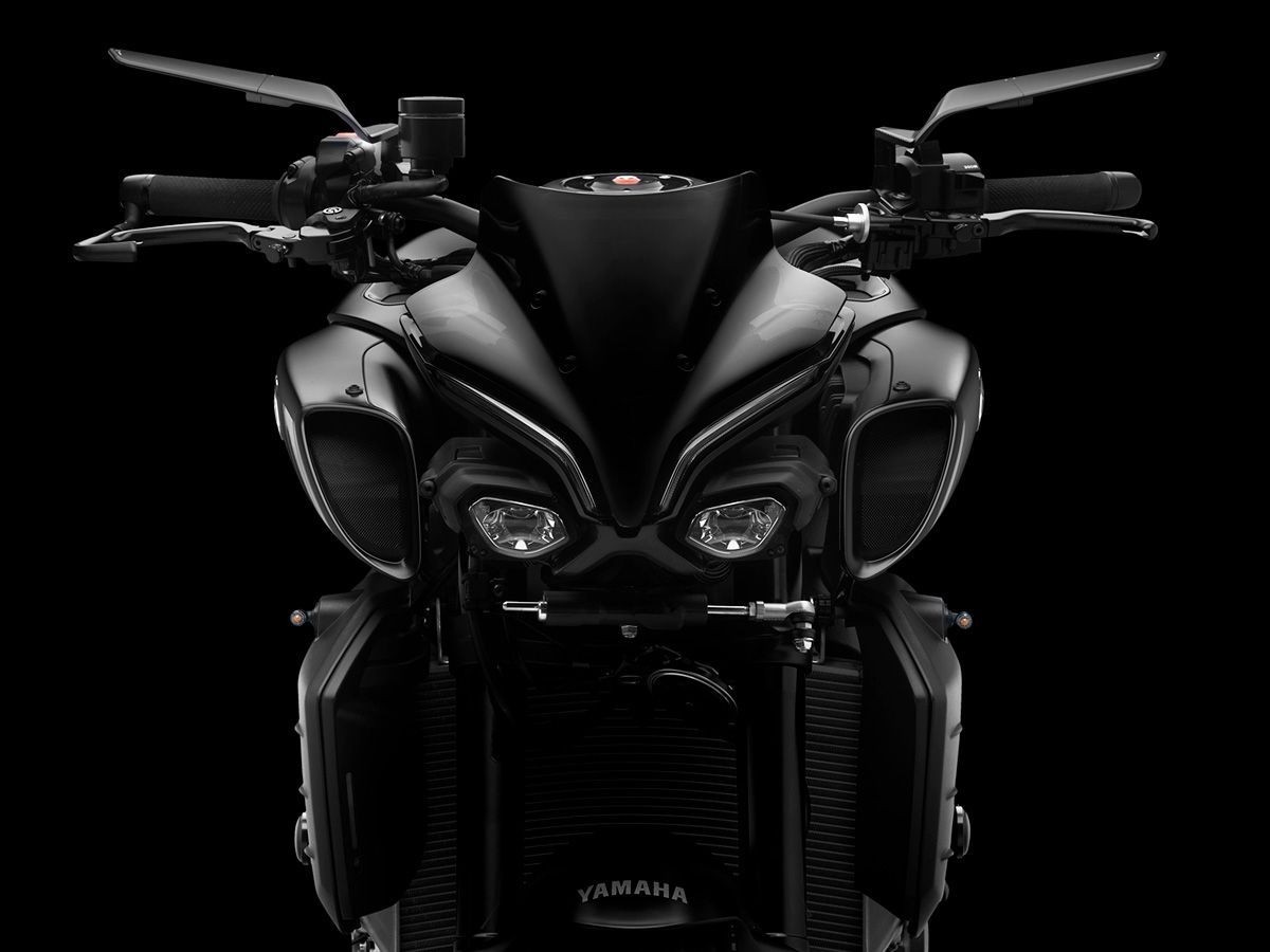 กระจกข้าง Rizoma รุ่น stealth สำหรับ รถ naked ทุกรุ่น ทำหน้าที่เป็นเหมือนสปอยเลอร์ สร้างแรงกด downforce