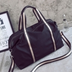 กระเป๋าใส่เสื้อผ้า