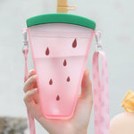 กระบอกน้ำพลาสติก