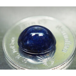 พลอยไพลินหลังเบี้ย 5 กะรัต