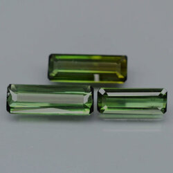 ทัวร์มาลีนไนจีเรียสีเขียวเข้ม 1.55 กะรัต 3 ชิ้น