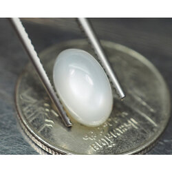 มูนสโตนหรือมุกดาหาร 2.60 กะรัตสีขาว