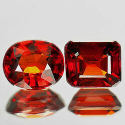 พลอยโกเมนสเปคซาไทร์ 2.30 กะรัต 2 ชิ้นส้มแดง