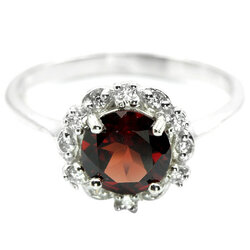 แหวนพลอยโกเมนแดงเข้ม 1.30 กะรัต