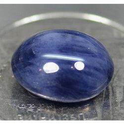 พลอยไพลินหลังเบี้ย (Sapphire) 5.30 กะรัต