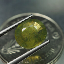 แซฟไฟร์สีเขียว (Sapphire) 2 กะรัต