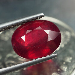 พลอยทับทิมแท้ 3.40 กะรัตสีแดงเข้ม