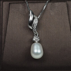 จี้ไข่มุกจีน 11x8 มม.ประดับซัฟไฟร์ขาว