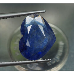 พลอยไพลิน 4.10 กะรัตเจียรสองด้าน