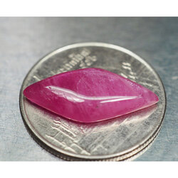 พลอยทับทิมหลังเบี้ย 4.85 กะรัตสีแดงชมพู