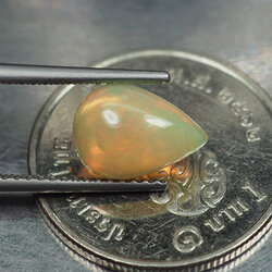 โอปอลหลากสี 1.20 กะรัต