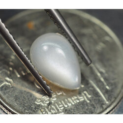 มูนสโตนหรือมุกดาหาร 1 กะรัตสีขาว