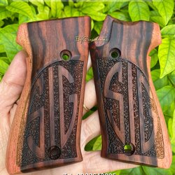 ด้ามปะกับไม้ SIG SAUER P220 (ปลดแม็กที่ตูด)