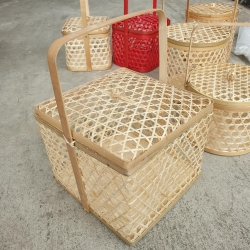 ปิ่นโตไม้ไผ่ ปิ่นโตชะลอม ทรงเหลี่ยม ขนาด 10 นิ้ว (สีธรรมชาติ)