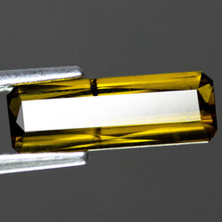 พลอยทัวร์มาลีนสีเขียว (GreenTourmaline) 1.35 กะรัต